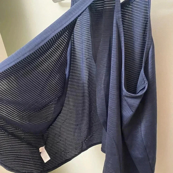 Athleta navy blue medium ribbed swingy workout top tulip back handkerchief hem - Picture 5 of 7